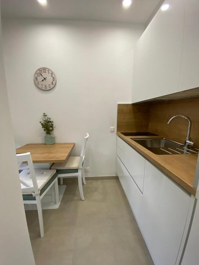 Apartmani Dorijana เวอร์ซาร์ ภายนอก รูปภาพ