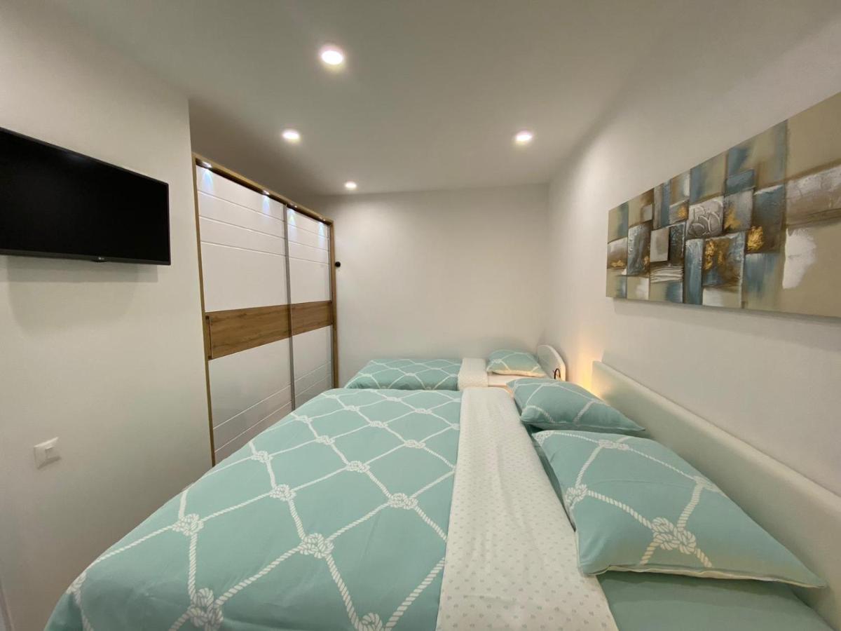 Apartmani Dorijana เวอร์ซาร์ ภายนอก รูปภาพ