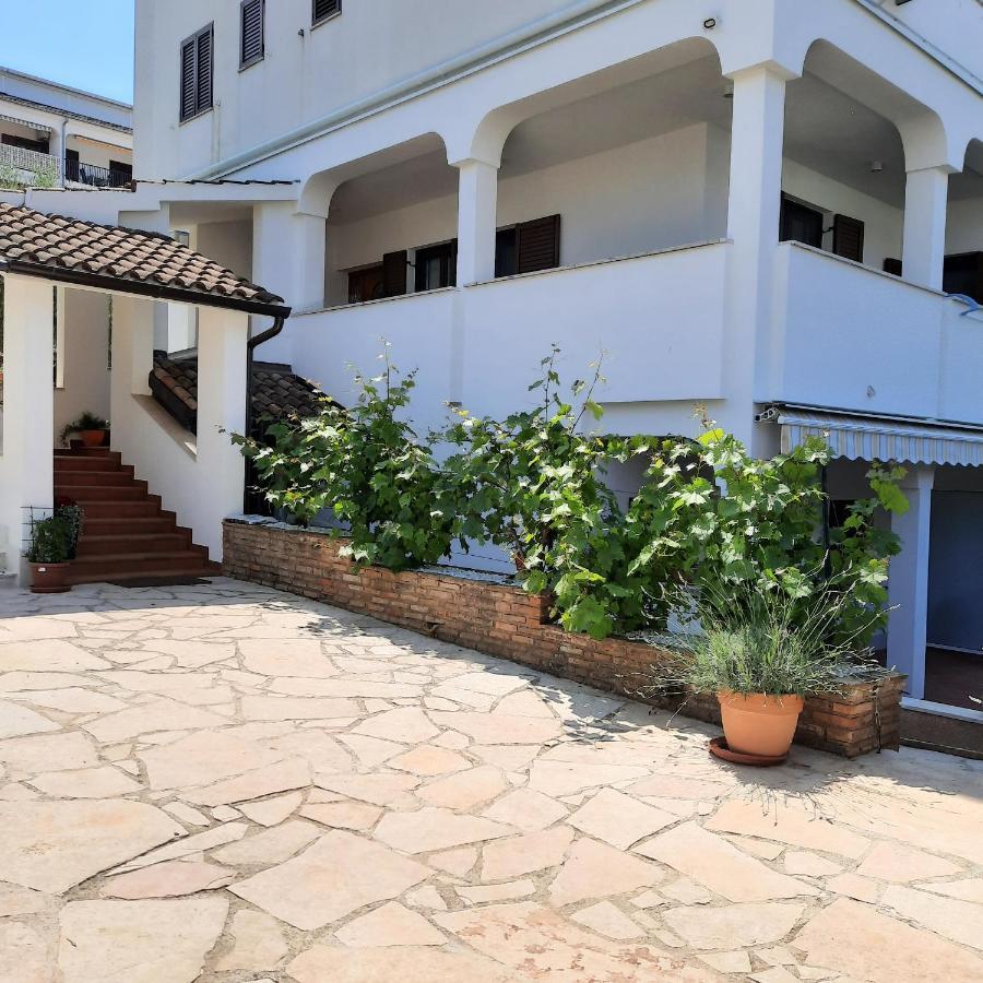 Apartmani Dorijana เวอร์ซาร์ ภายนอก รูปภาพ