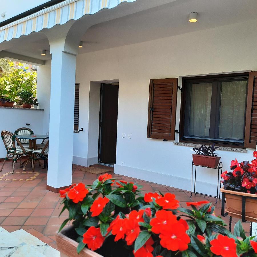 Apartmani Dorijana เวอร์ซาร์ ภายนอก รูปภาพ